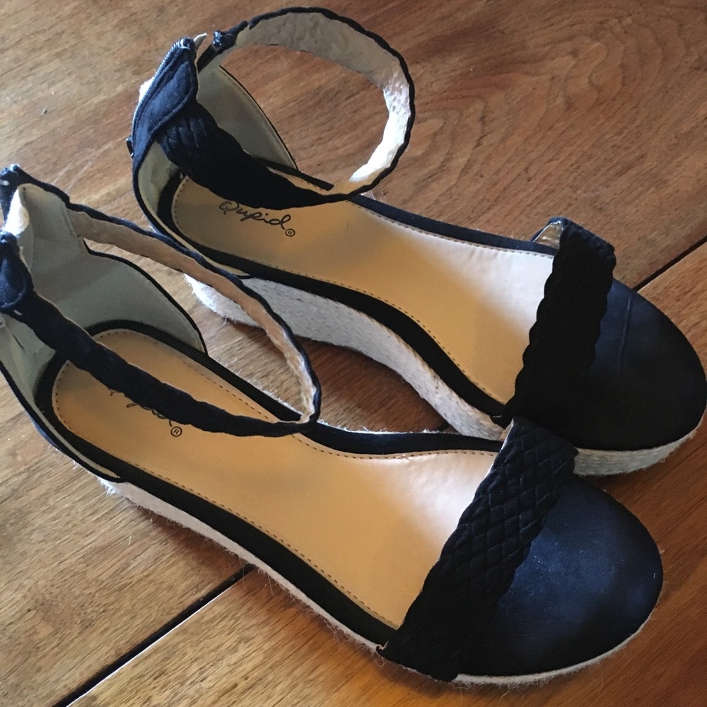 Qupid wedge sandals size 8